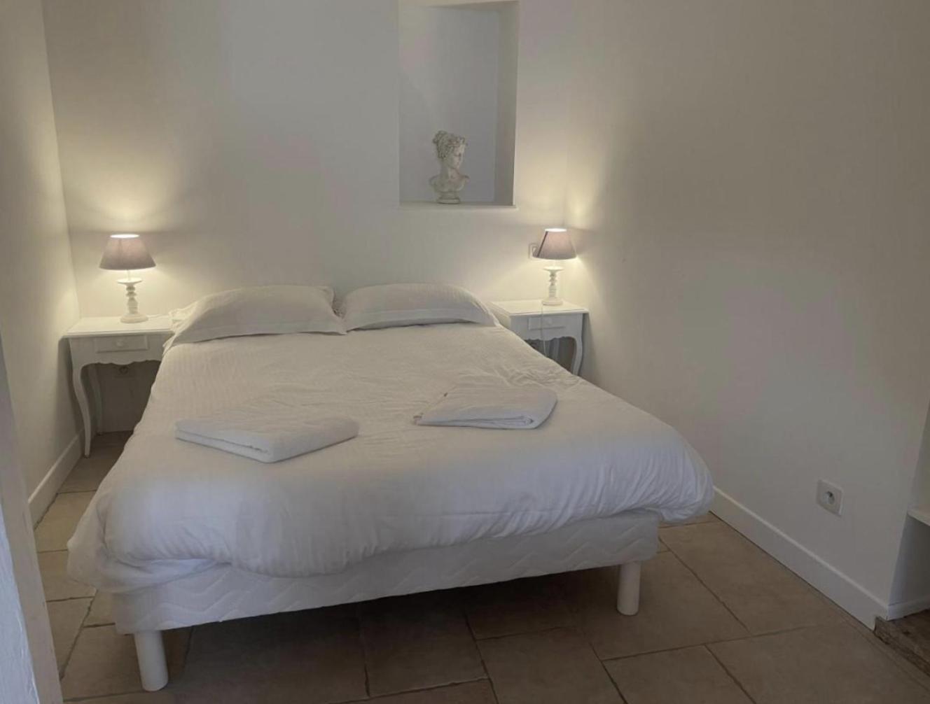 Batisse Paradis- 3 Appartements Calmes Et Elegants Au Centre Historique De Beaune โบน ห้อง รูปภาพ