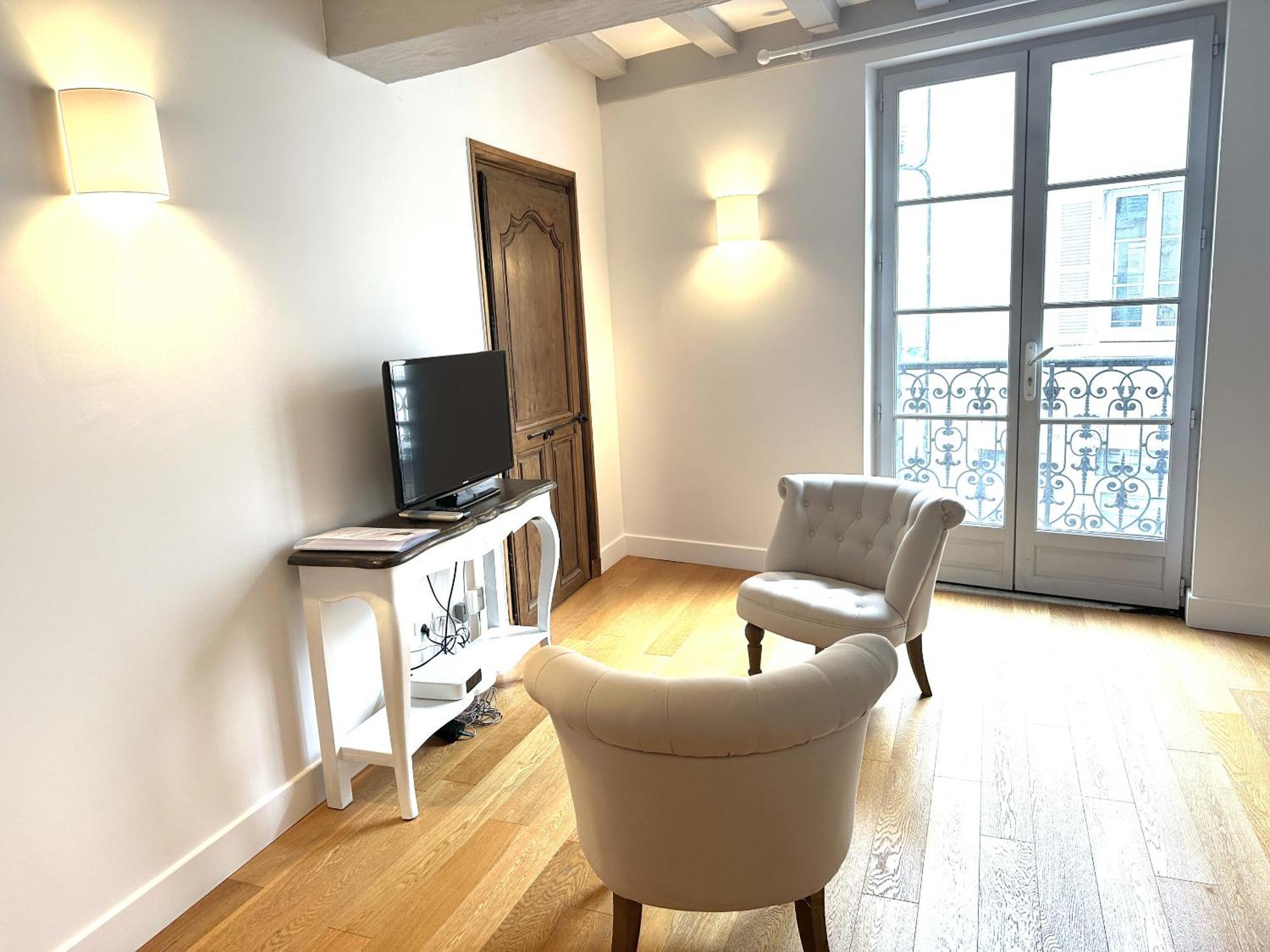 Batisse Paradis- 3 Appartements Calmes Et Elegants Au Centre Historique De Beaune โบน ภายนอก รูปภาพ